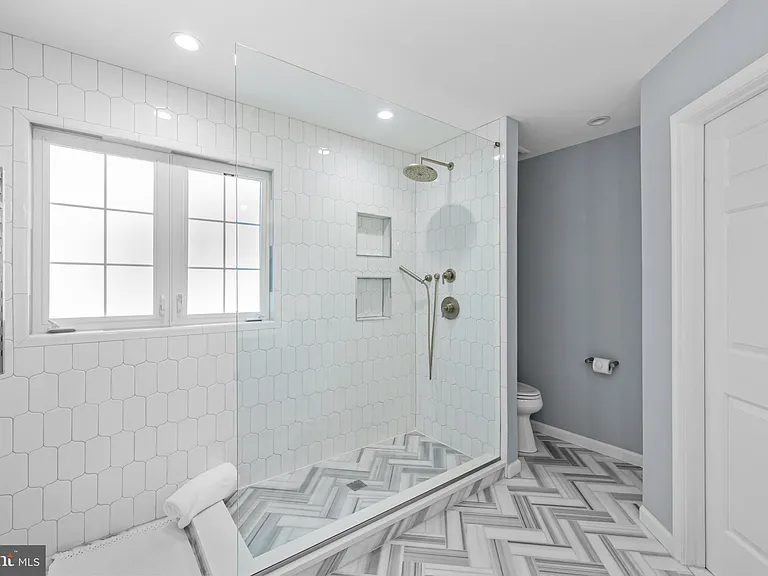 5011 Waple Ln — Photo 48