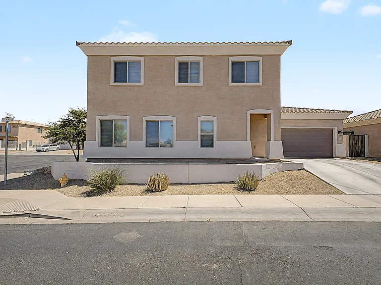 8225 S 5th Ln — Photo 1