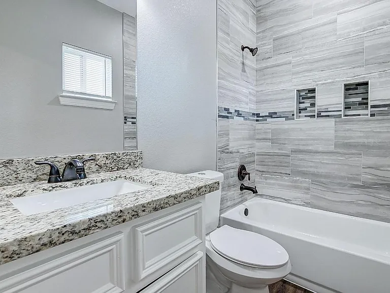 2402 Spence St #A — Photo 11