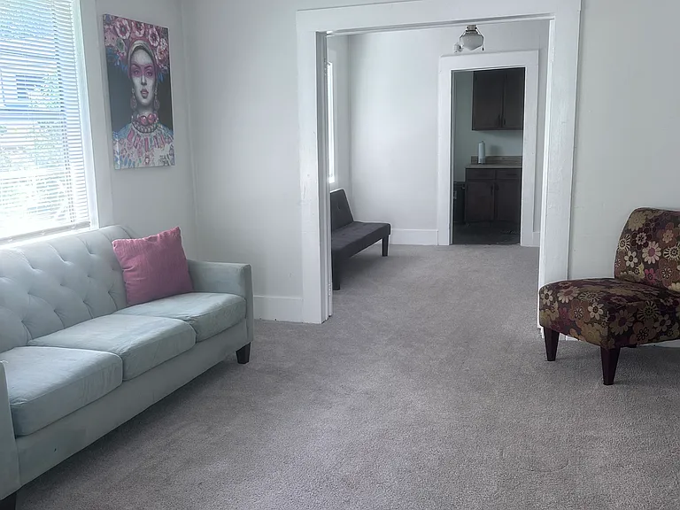 839 W Georgia St — Photo 3