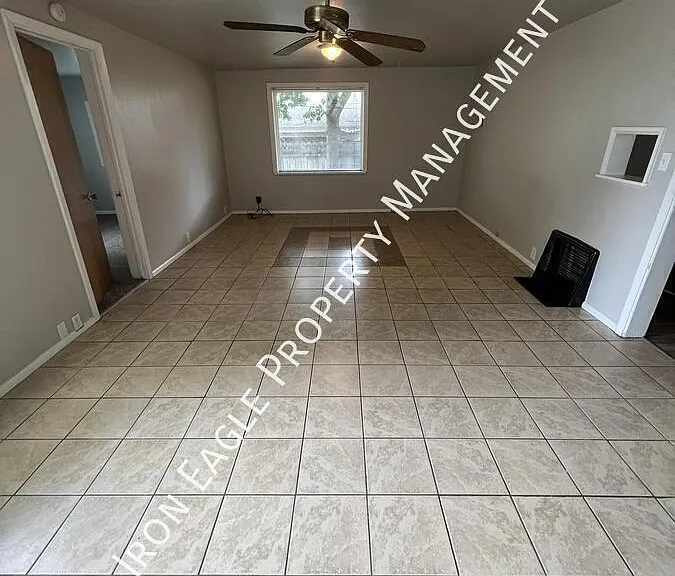 112 S Diamond St — Photo 4
