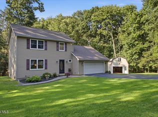40 Knollwood Dr, Valatie, NY 12184