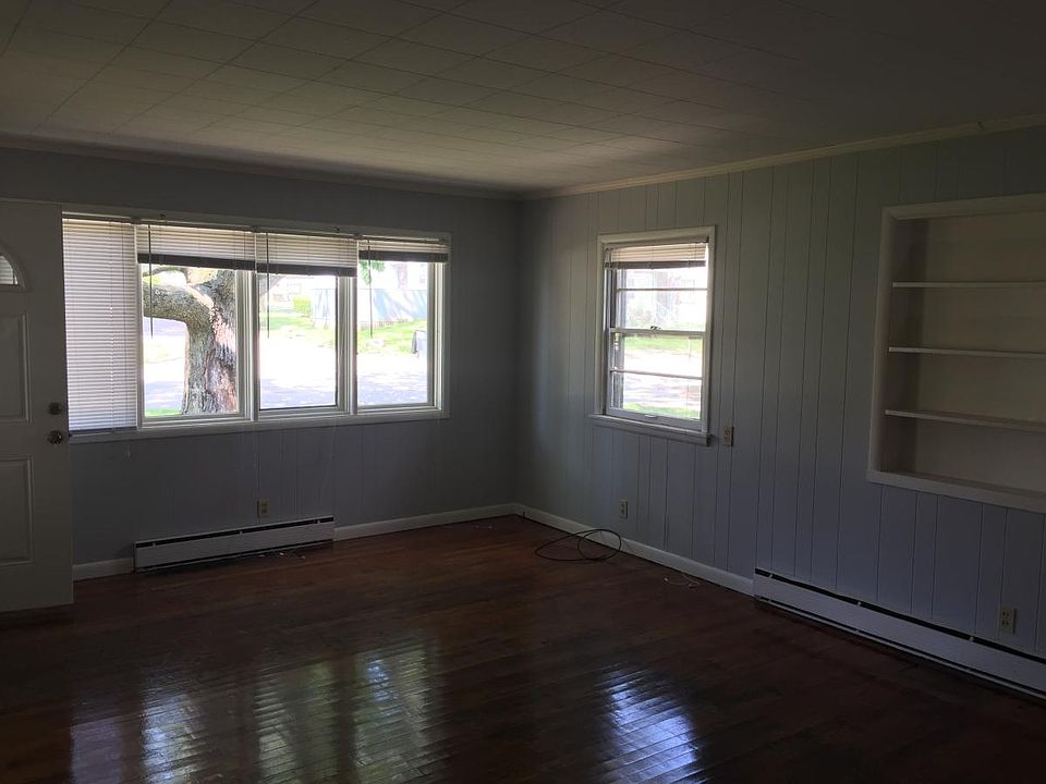 2nd image of 1201 W Carson St