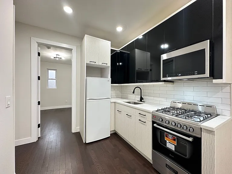 50 Jordan Ave #19E — Photo 2