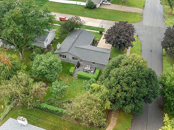 3rd image of 660 Greenfield St NE