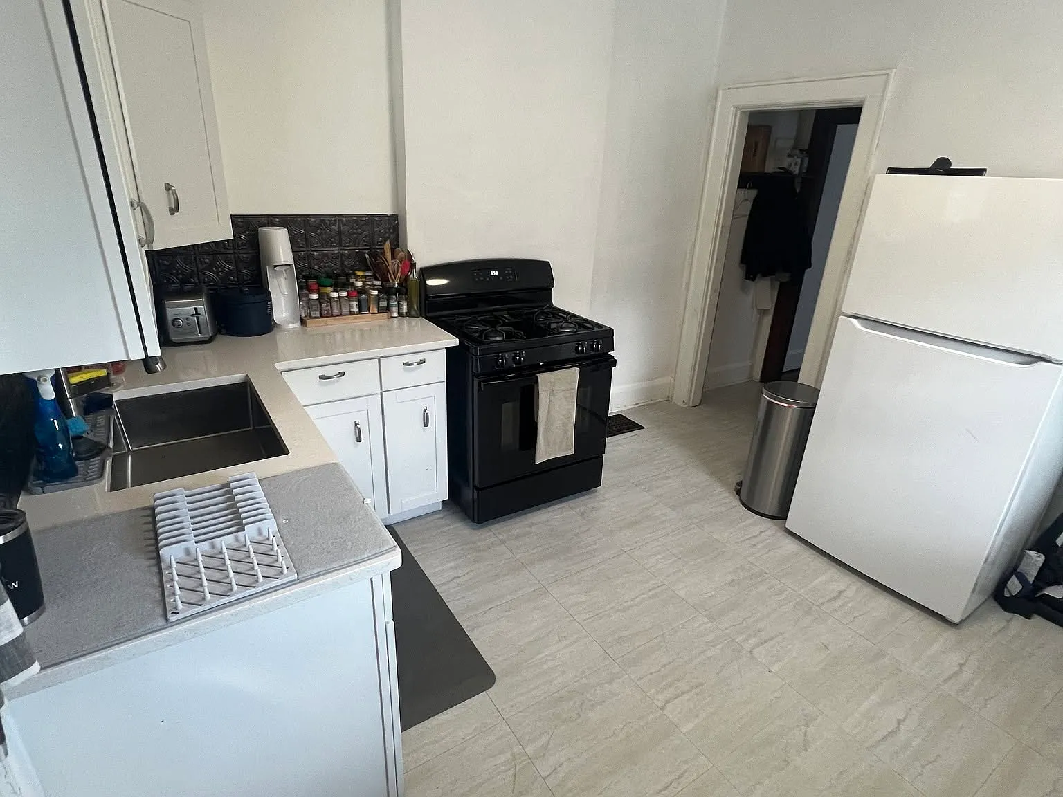 3 bed, 1195 sqft, $1,700 — Photo 4