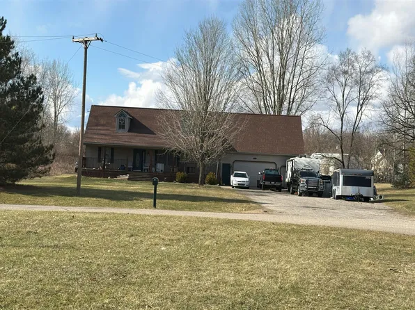 2179 Russell Ln, Lapeer, MI 48446