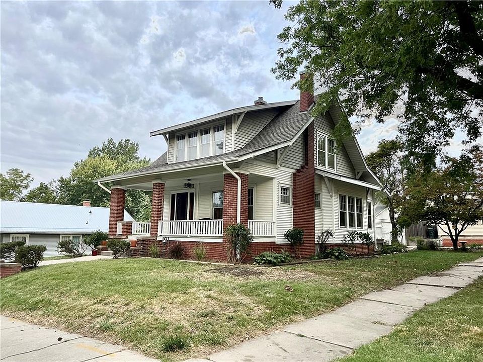 1st image of 2929 Felix St