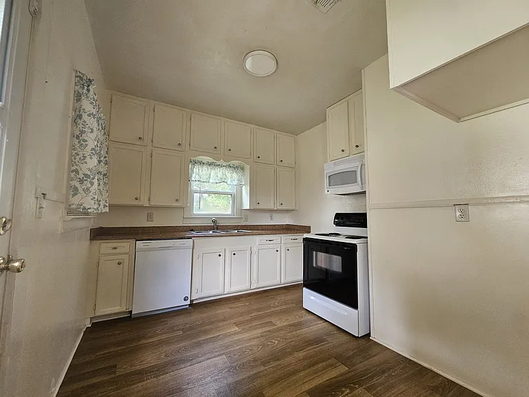 1408 W Dumble St — Photo 4