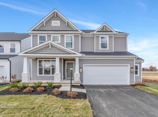 210 Scotsgrove Dr, Pataskala, OH 43062