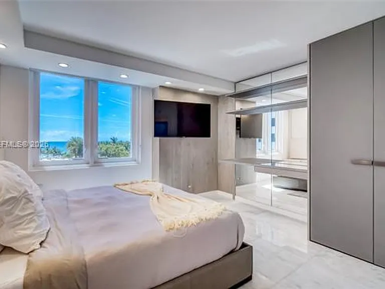 2301 Collins Avenue Cu #439 — Photo 4