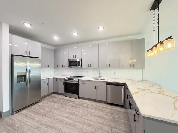 531 32nd Street image 2 of 7