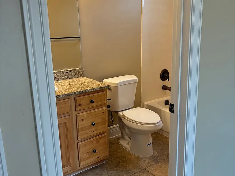 576 W 1045 N #B4 — Photo 5