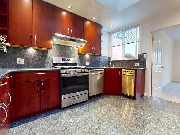 5th image of 2752 41st Ave