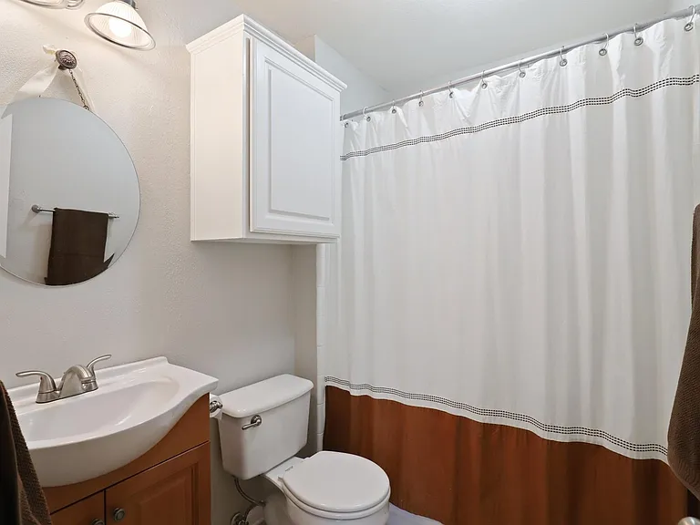 18121 Whitewater Cv — Photo 25
