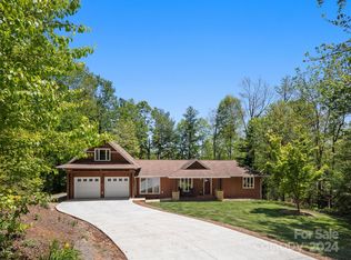 74 Whispering Woods Dr, Saluda, NC 28773