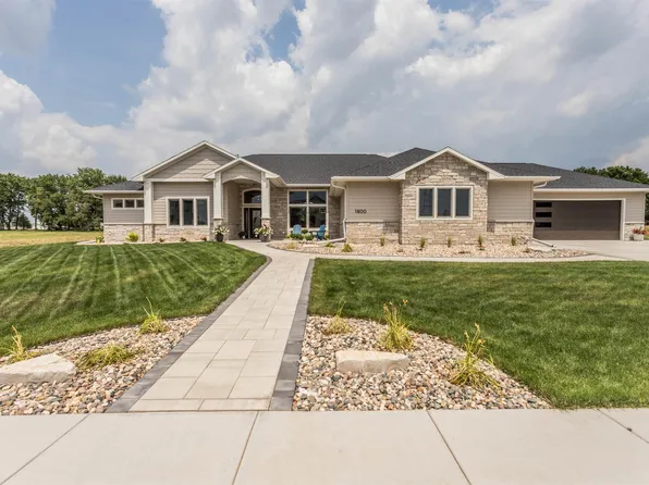 1800 Tom Sawyer Trl, Harrisburg, SD 57032