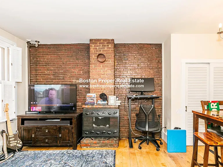 32 Irving St #2 — Photo 4