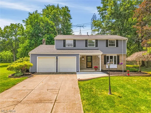 850 Berkshire Dr, Macedonia, OH 44056