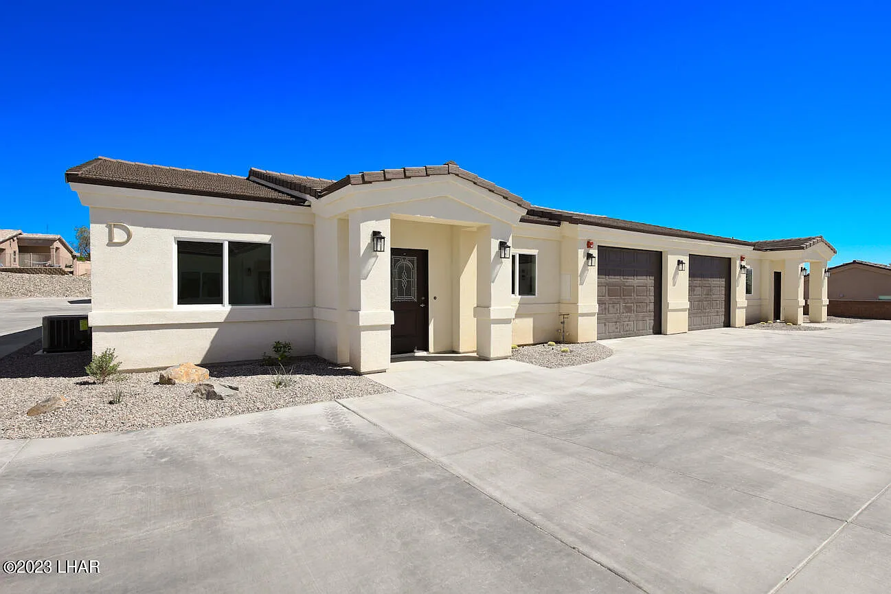 2 bed, 2.0 bath, 1056 sqft, $1,950 — Photo 2