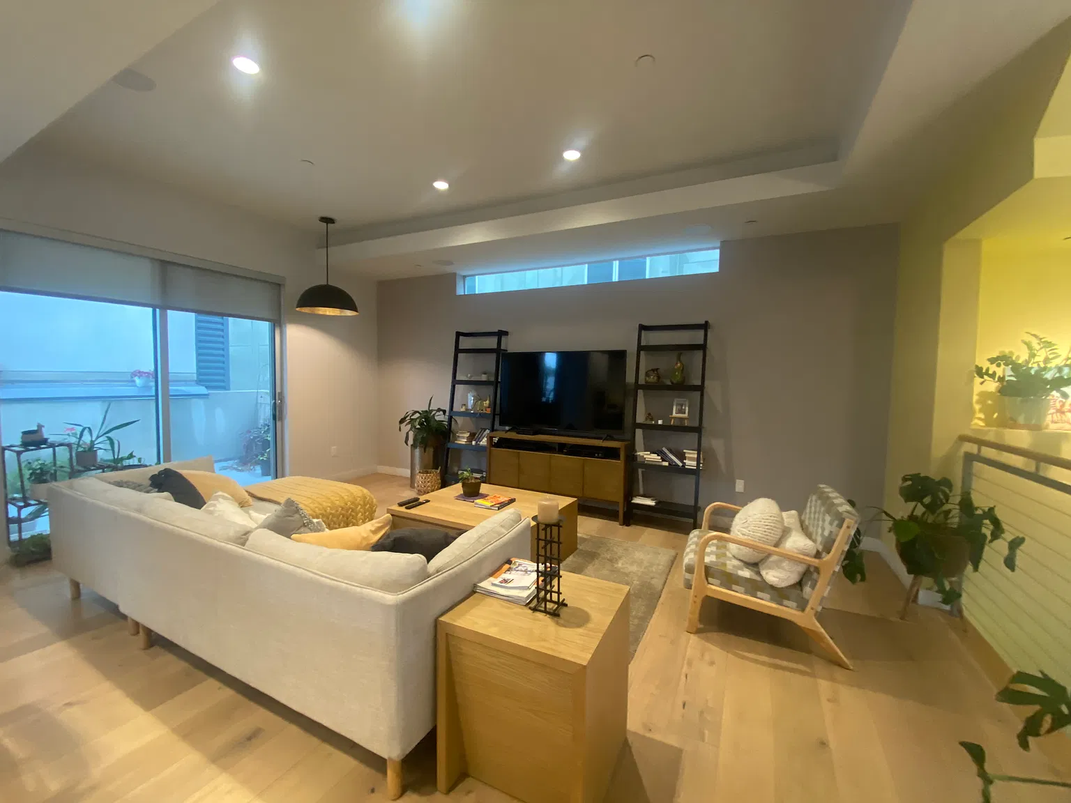 3 bed, 1985 sqft, $7,800 — Photo 2