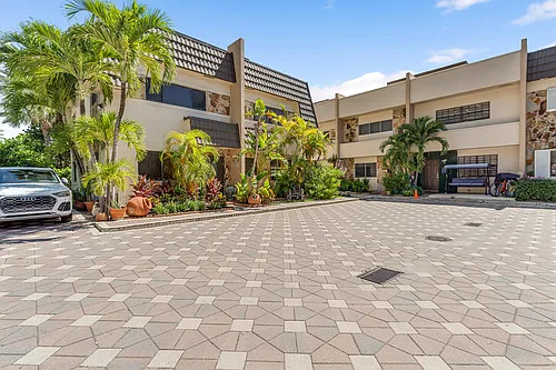 8956 Collins Ave #4 Photo 1