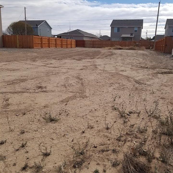 1st image of 1016 Clover Ln