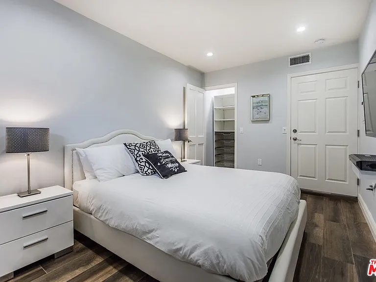 4407 Irvine Ave — Photo 22