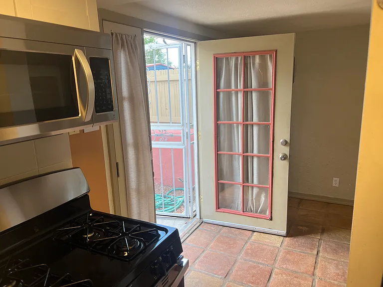 403 Columbia Dr SE — Photo 10