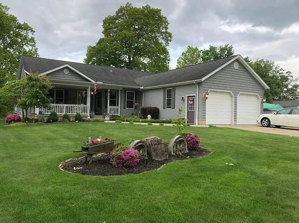1455 Lake Vue Dr, Roaming Shores, OH 44085