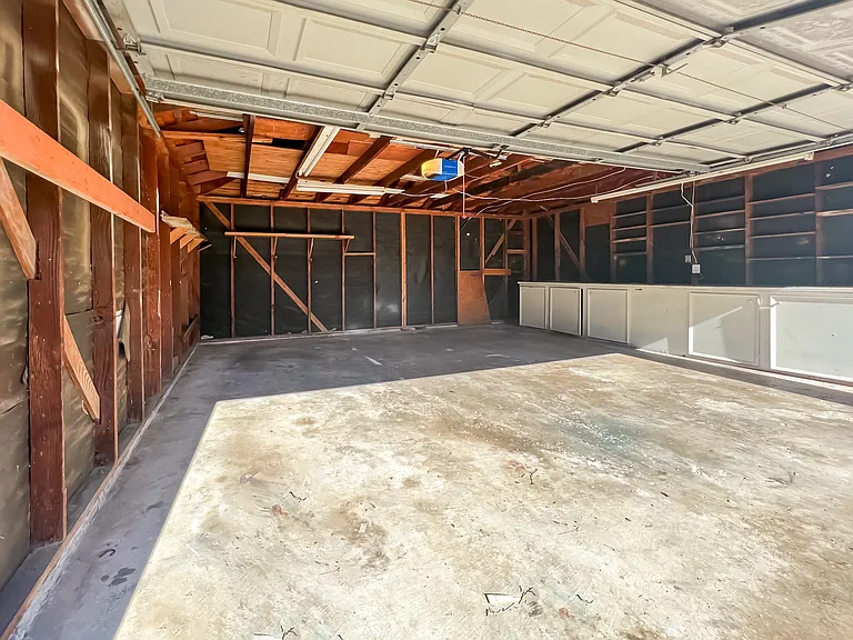 9206 Sharpview Dr — Photo 25