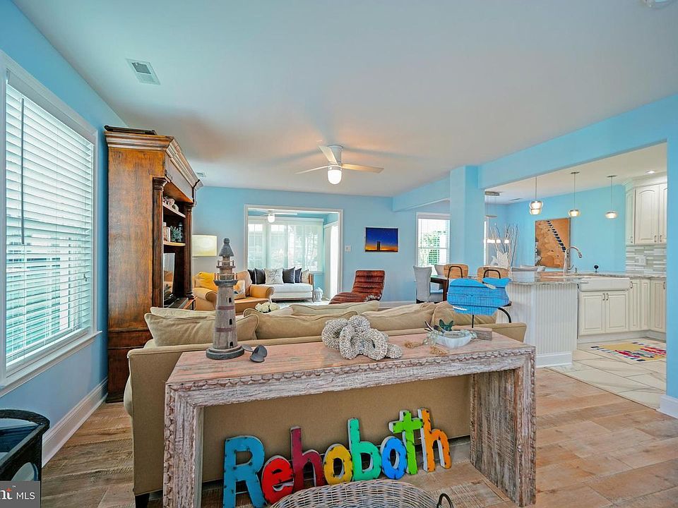 1st image of 8 Caroline Ln