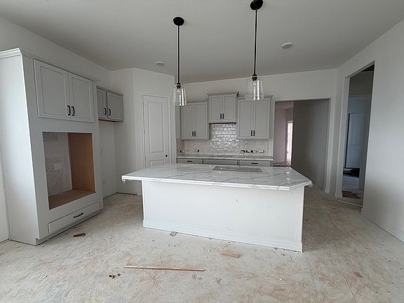 23651 Red Rowan Lane Interior Image 3