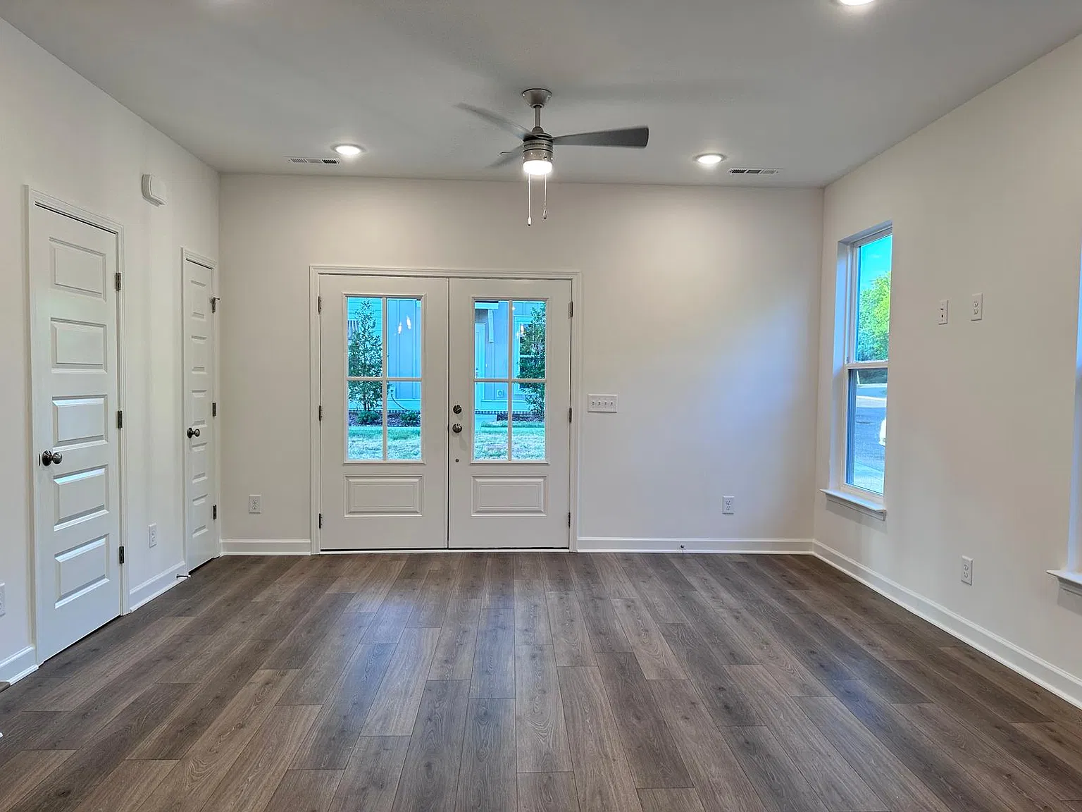 3 bed, 2.5 bath, 1646 sqft, $2,650 — Photo 4