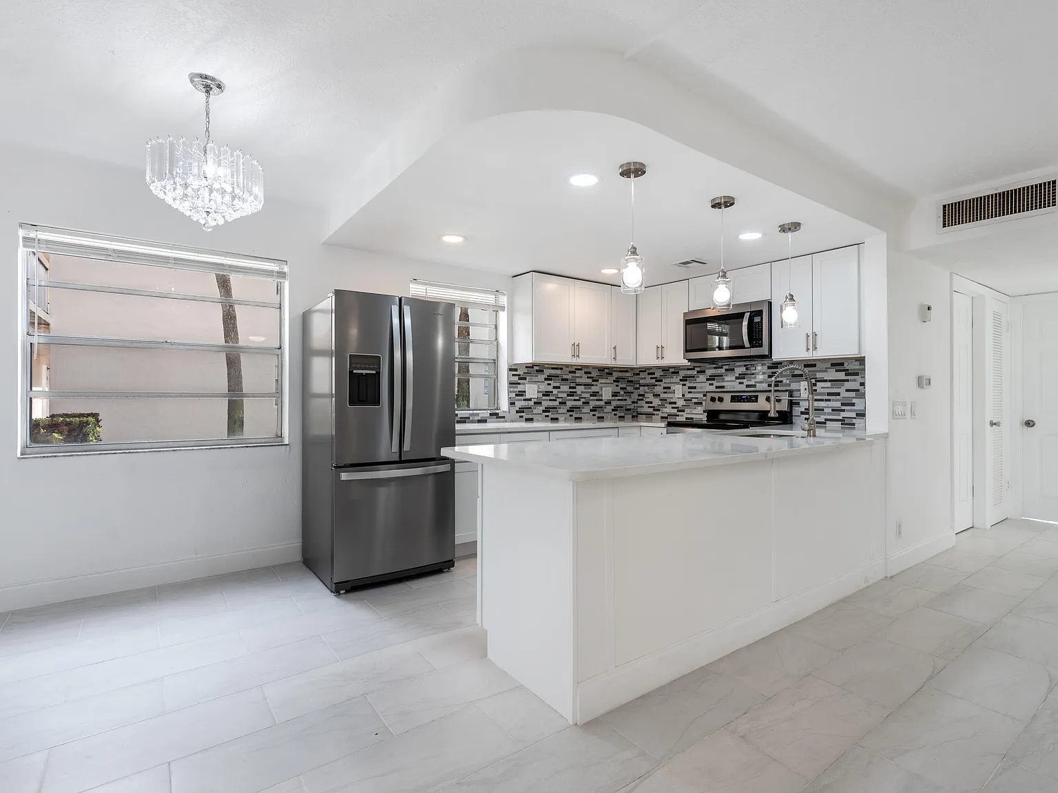2 bed, 2.0 bath, 907 sqft, $1,800 — Photo 3