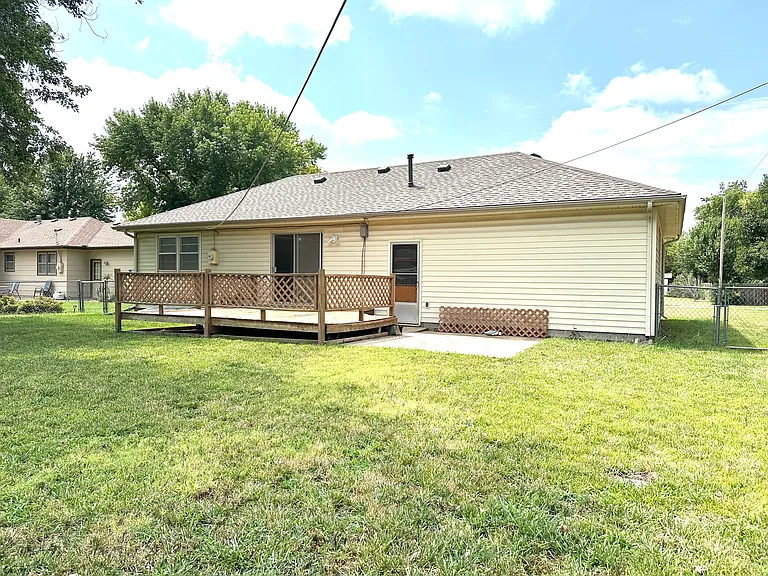 832 N Waddington Ave — Photo 16