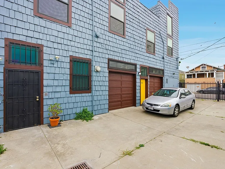 1004 9th Ave — Photo 21