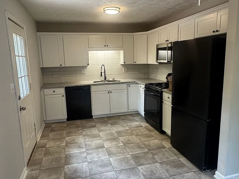 370-372 Booth Cir SW #370-372 — Photo 12