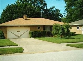 21940 Elizabeth Ave, Fairview Park, OH