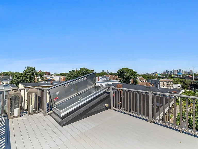 10 Spring Garden St #3 — Photo 31