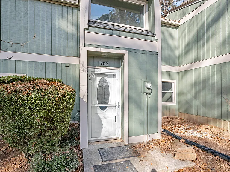 602 Dylan Ct — Photo 3