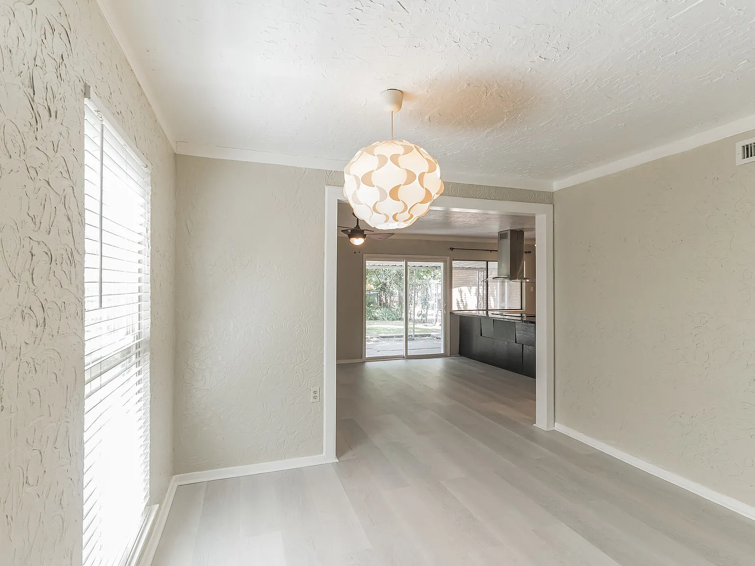 3 bed, 1674 sqft, $2,200 — Photo 2
