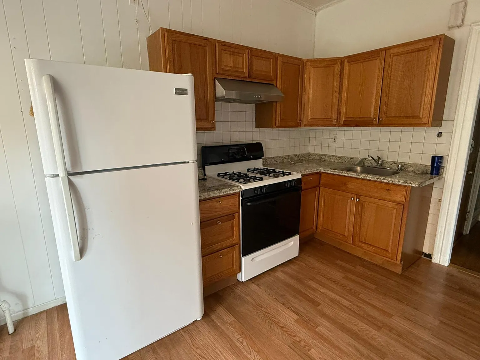 3 bed, 1200 sqft, $3,596 — Photo 4