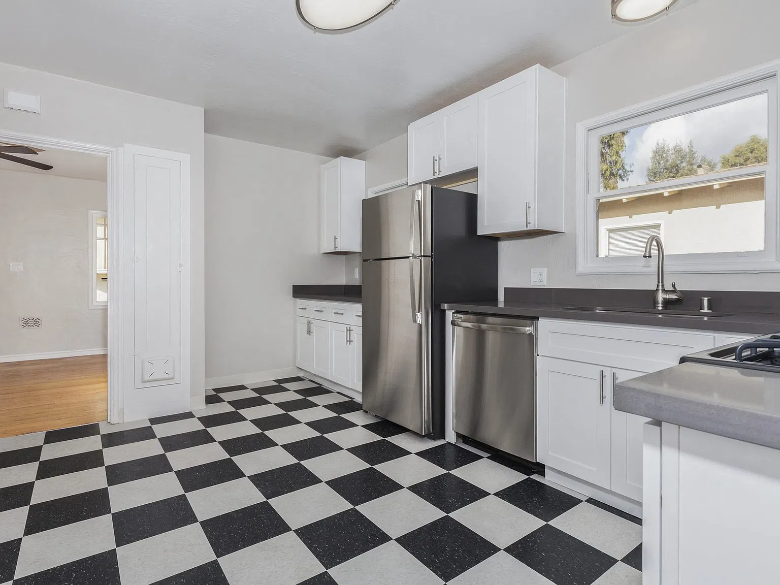 Cecelia Court Apartments — Photo 4