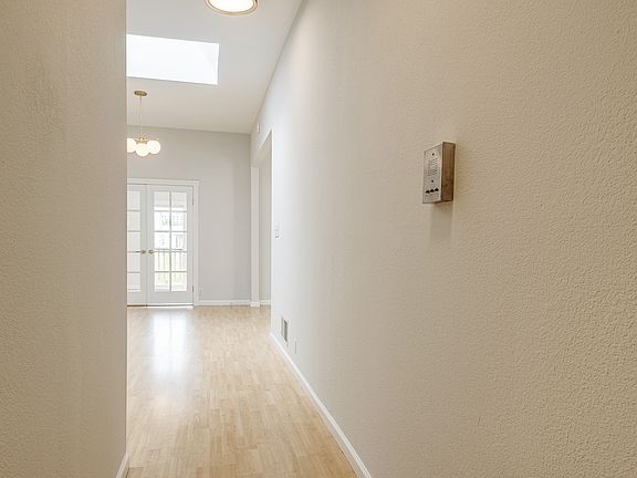 5th image of 136 Beulah St APT 2