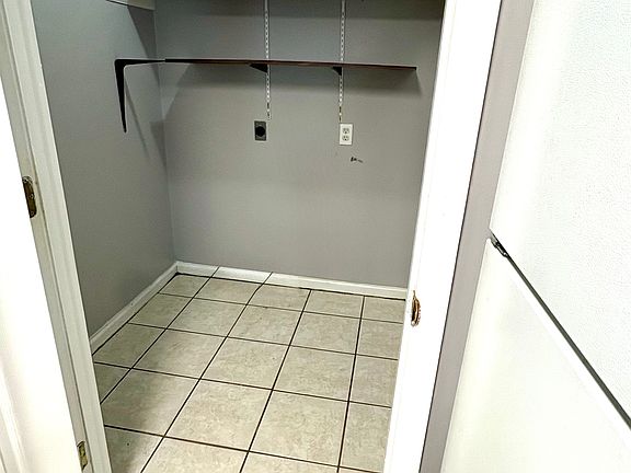 5th image of 127 Blue Pool Dr