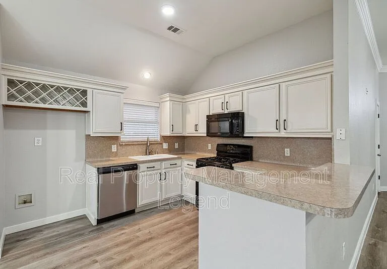 1800 Meadowlark Ln — Photo 8