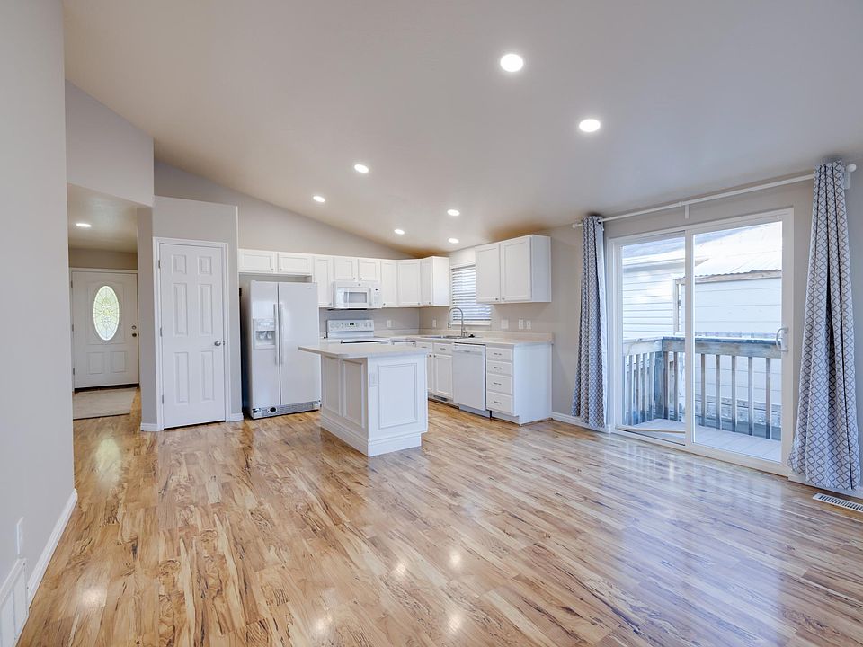 1st image of 2502 N Pear Pl