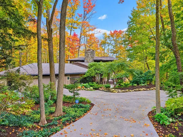 212 Basquin Dr, Chardon, OH 44024
