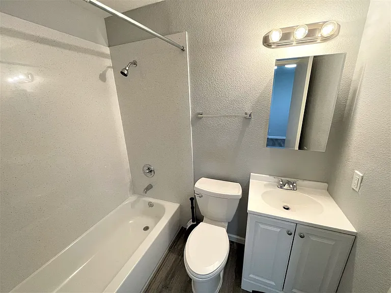 940 N San Joaquin Street — Photo 9